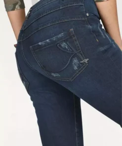 KangaROOS Caprijeans in 7/8 Länge mit destroyed Details Darkblue-used, Blau-denim 20 KangaROOS Caprijeans in 7/8 Länge mit destroyed Details Darkblue-used, Blau-denim -KangaROOS Verkaufsladen 22088800