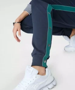 KangaROOS Sweathose mit Streifen und Zier-Logo-Knöpfen seitlich -KangaROOS Verkaufsladen 2859529d 01e6 5f47 9e67 73e9d3ecab06