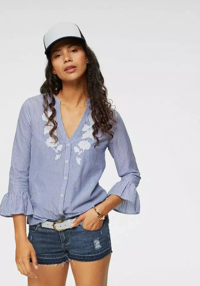 KangaROOS Hemdbluse mit Volants am Ärmel und Blumen-Stickerei vorne 1 KangaROOS Hemdbluse mit Volants am Ärmel und Blumen-Stickerei vorne