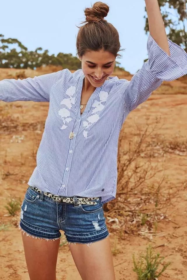 KangaROOS Hemdbluse mit Volants am Ärmel und Blumen-Stickerei vorne 7 KangaROOS Hemdbluse mit Volants am Ärmel und Blumen-Stickerei vorne – Bild 7