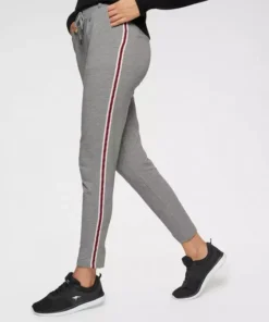 KangaROOS Jogger Pants mit seitlichem, aufgesetztem Galon-Streifen Marine, Weiß, Graublau-meliert, Schwarz 24 KangaROOS Jogger Pants mit seitlichem, aufgesetztem Galon-Streifen Marine, Weiß, Graublau-meliert, Schwarz -KangaROOS Verkaufsladen 34036558