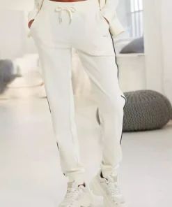 KangaROOS Relaxhose mit kontrastfarbenem Piping Rot, Wei&szlig;, Marine -KangaROOS Verkaufsladen 40893de1 5b4c 5c71 8d08 117ee74a6068