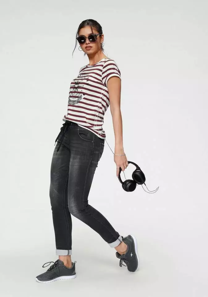 KangaROOS T-Shirt mit großem Metallic-Print vorne Marine-weiß-gestreift, Grau-weiß-gestreift, Bordeaux-weiß-gestreift 5 KangaROOS T-Shirt mit großem Metallic-Print vorne Marine-weiß-gestreift, Grau-weiß-gestreift, Bordeaux-weiß-gestreift – Bild 5