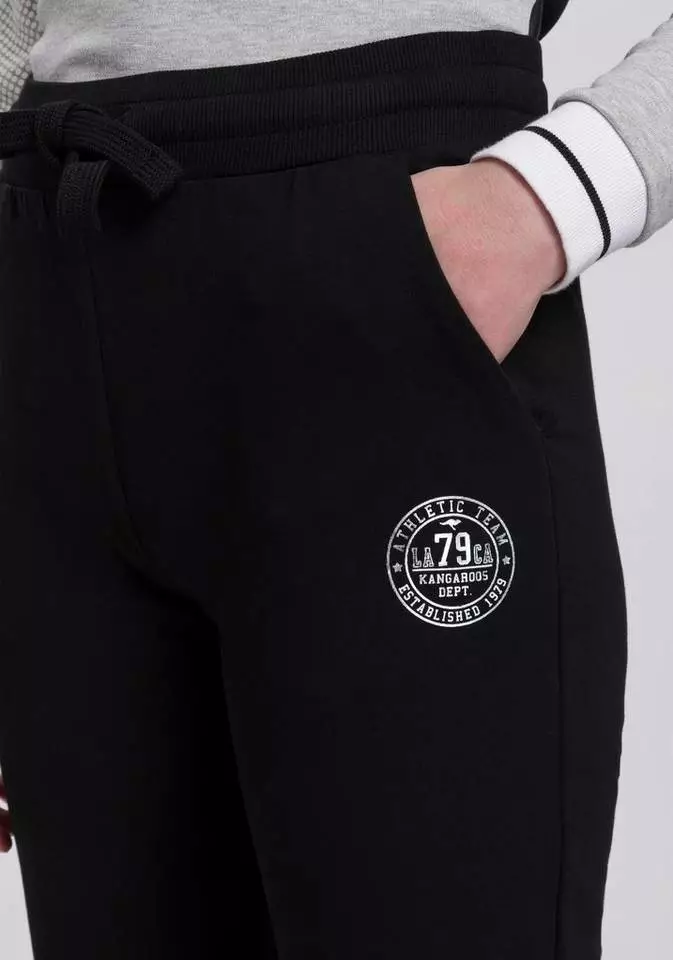 KangaROOS Loungepants mit Retro-Logo-Druck und elastischem Bund - NEUE KOLLEKTION Schwarz, Marine 7 KangaROOS Loungepants mit Retro-Logo-Druck und elastischem Bund - NEUE KOLLEKTION Schwarz, Marine – Bild 7