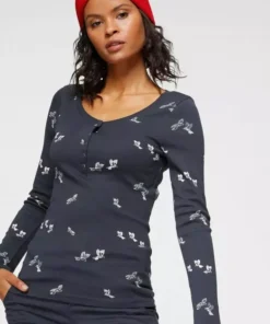 KangaROOS Langarmshirt mit modischem Vögel-Allover-Druck und Knopfleiste Weiß, Marine