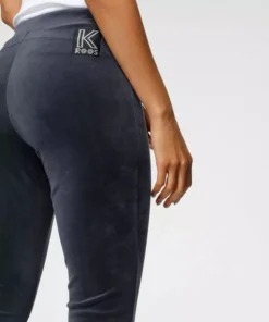 KangaROOS Jazzpants aus weichem Nicky-Samt mit collem Nieten-Logo - NEUE KOLLEKTION Schwarz, Marine 13 KangaROOS Jazzpants aus weichem Nicky-Samt mit collem Nieten-Logo - NEUE KOLLEKTION Schwarz, Marine -KangaROOS Verkaufsladen b42450e6 66fc 5653 bb04 984f2f74256e