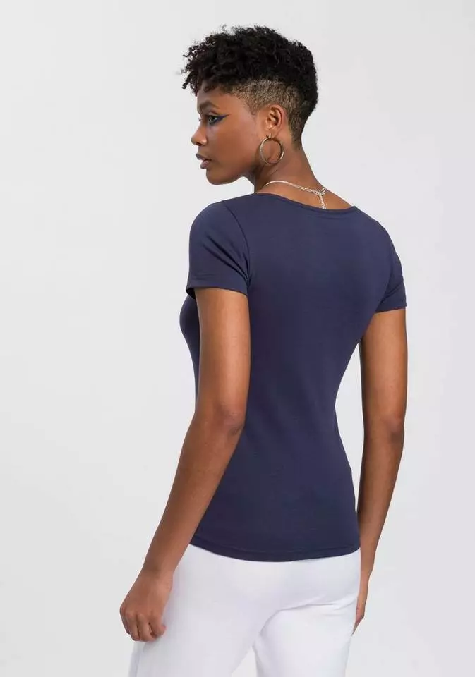 KangaROOS T-Shirt mit V-Neck und silberschimmernden Logodruck auf der Brust - NEUE KOLLEKTION Rosa, Weiß, Marine 2 KangaROOS T-Shirt mit V-Neck und silberschimmernden Logodruck auf der Brust - NEUE KOLLEKTION Rosa, Weiß, Marine – Bild 2