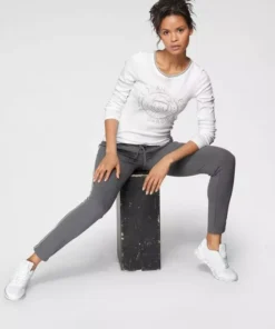 KangaROOS Rundhalsshirt mit großem Logodruck im Collage-Look Hellgrau-meliert, Wei&szlig; -KangaROOS Verkaufsladen cf6df1c8 5e4e 5d85 8525 ee382b0facc2