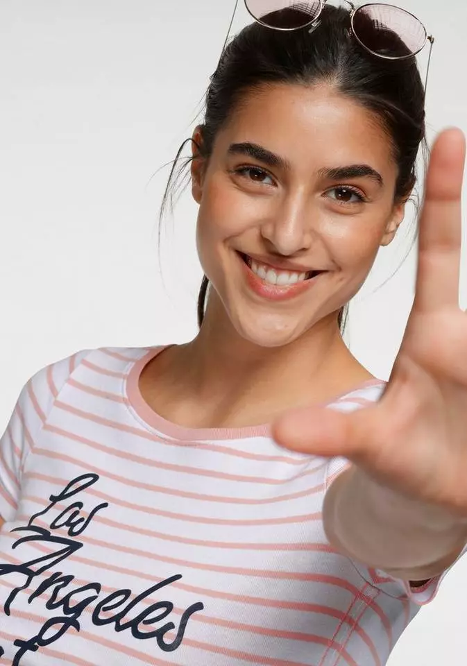 KangaROOS T-Shirt mit großem Logoschriftzug in Handschrift-Optik Marine-weiß, Weiß-rosa 4 KangaROOS T-Shirt mit großem Logoschriftzug in Handschrift-Optik Marine-weiß, Weiß-rosa – Bild 4