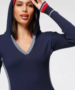 KangaROOS Strickkleid mit Kapuze und konstrastfarbenen Streifen-Elementen - NEUE KOLLEKTION Marine-weiß, Schwarz-weiß -KangaROOS Verkaufsladen f886f6ee 7d55 5c34 b614 fe0bb2837c9c