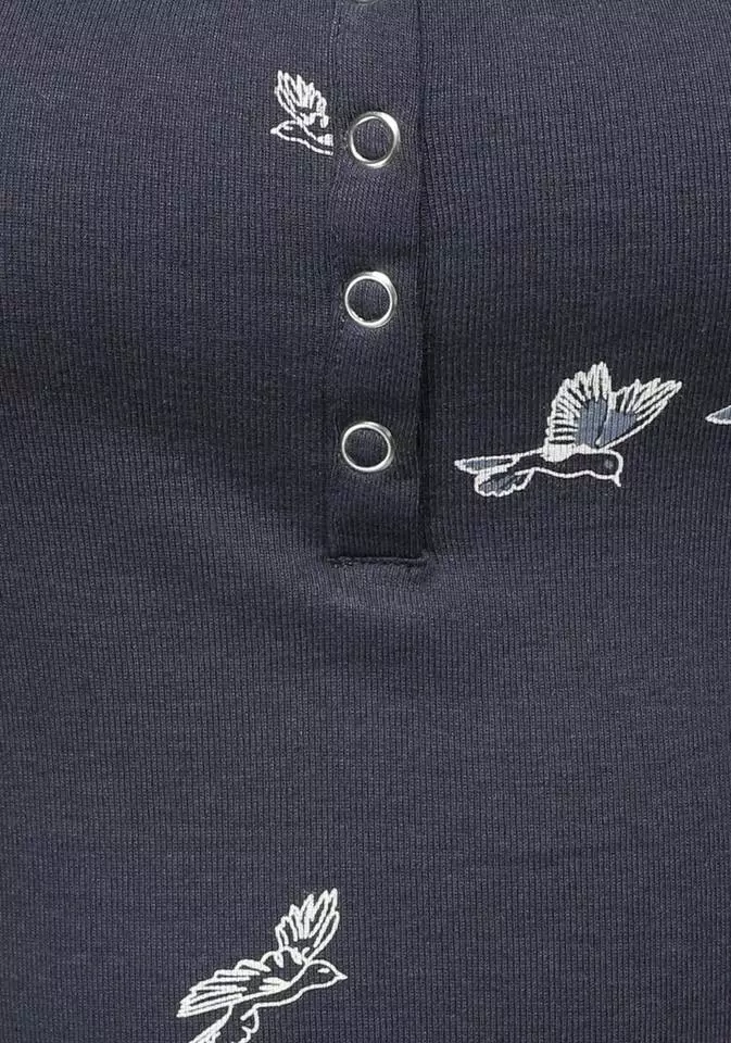 KangaROOS Langarmshirt mit modischem Vögel-Allover-Druck und Knopfleiste Weiß, Marine 6 KangaROOS Langarmshirt mit modischem Vögel-Allover-Druck und Knopfleiste Weiß, Marine – Bild 6