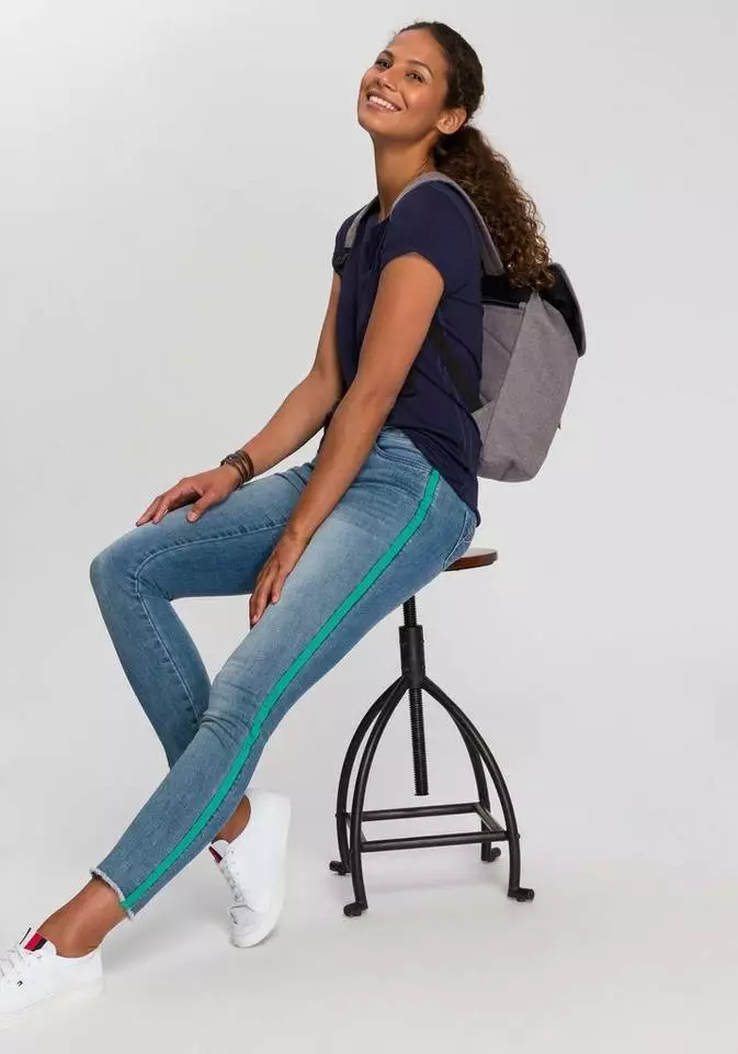 KangaROOS T-Shirt mit süßem aufgekrempleten Ärmalsaum Weiß, Rosa, Marine, Schwarz 4 KangaROOS T-Shirt mit süßem aufgekrempleten Ärmalsaum Weiß, Rosa, Marine, Schwarz – Bild 4